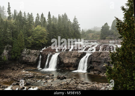 Lepreau cade in New Brunswick Canada in un giorno di pioggia Foto Stock