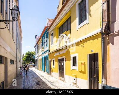 Aveiro, Portogallo - Luglio 9, 2017: Visualizzazione dei tradizionali facciate colorate del portoghese delle case nella città di Aveiro Foto Stock