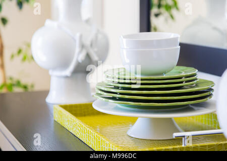 Verde mela accenti decorativi astratta da pranzo nella casa. Foto Stock