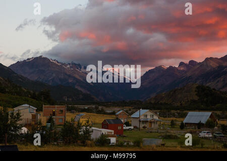 Tramonto Tramonto sul lago Viedma in Patagonia, El Chalten, Argentina, Sud America Foto Stock