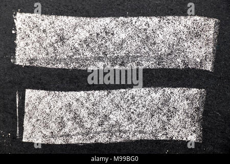 In gesso bianco texture di vernice nera su sfondo della scheda per la decorazione o strato di grunge Foto Stock
