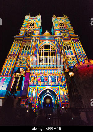 Una rara vista di un colorato Westminster Abbey durante la London Lumiere 2018 Foto Stock