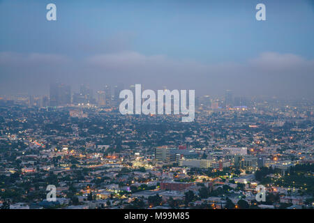 Il celebre Los Angeles skyline del centro da Osservatorio Griffith Foto Stock