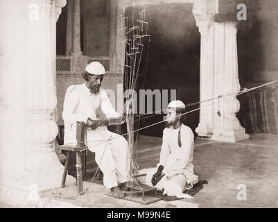 Xix secolo vintage fotografia India - gold lace maker Pastore e Robertson, 1860s Foto Stock