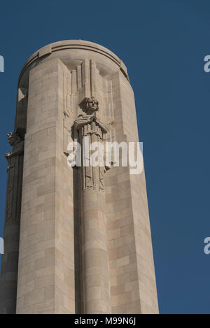 Kansas City, Missouri - 14 Ottobre 2015: Close up di Liberty Memorial che onora quelli che hanno servito nella Prima Guerra Mondiale. Foto Stock