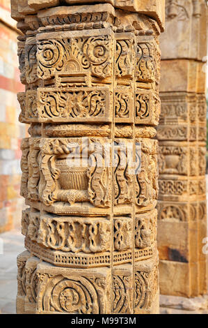 Dettagli architettonici a Qutb Minar complesso, Nuova Delhi - India Foto Stock