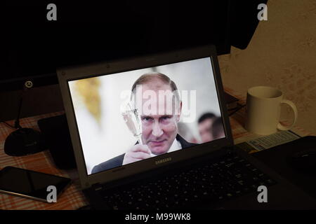 Russia, Poltavskaya village - Mart 24, 2018: il Presidente russo Vladimir Putin sullo schermo del computer portatile. Editoriale illustrativa. Foto Stock