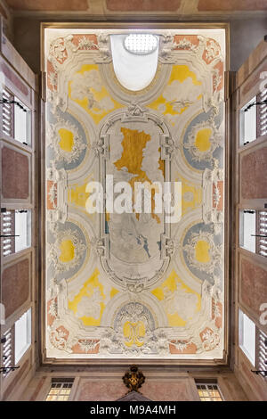 Lisbona, Portogallo. Soffitto decorato in bassorilievo in Igreja da Conceicao Velha vecchio o di Nostra Signora della Concezione Chiesa. Rinascimentale Barocco Manierista Foto Stock