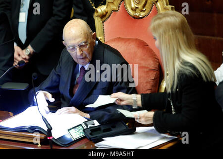 Roma, Italia. 23 marzo, 2018. Giorgio Napolitano Roma 23/03/2018. Prima seduta al Senato dopo le elezioni. Roma 23 Marzo 2018. Senato. Prima udienza presso il Senato dopo le elezioni. Foto di Samantha Zucchi Insidefoto Credito: insidefoto srl/Alamy Live News Foto Stock