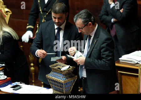 Roma, Italia. 23 marzo, 2018. Urna, voto Roma 23/03/2018. Prima seduta al Senato dopo le elezioni. Roma 23 Marzo 2018. Senato. Prima udienza presso il Senato dopo le elezioni. Foto di Samantha Zucchi Insidefoto Credito: insidefoto srl/Alamy Live News Foto Stock