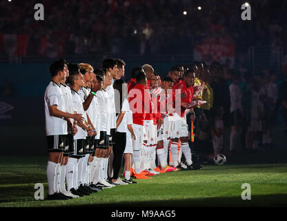 Giardini di Miami, Florida, Stati Uniti d'America. 23 Mar, 2018. I team line up durante la cerimonia di apertura della Coppa del Mondo FIFA 2018 Preparazione match tra il Perù National Soccer team e la Croazia National Soccer team al Hard Rock Stadium di Miami, Florida. Credito: Mario Houben/ZUMA filo/Alamy Live News Foto Stock