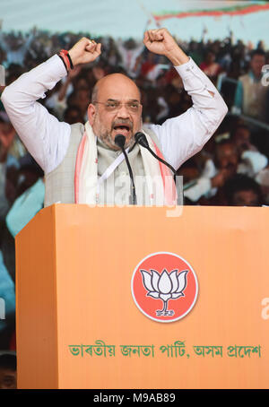 BJP Booth Presidenti Convenzione, Guwahati, Assam, India. Il 24 marzo 2018. Bharatiya Janata Party (BJP) Presidente Nazionale Amit Shah risolve un conclave del party booth presidenti in vista per le prossime Panchayat sondaggi. Foto : David Talukdar Credito: David Talukdar/Alamy Live News Foto Stock