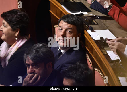 Roma. 24 Mar, 2018. Ex primo ministro italiano Matteo Renzi assiste l'elezione del Senato il relatore al senato durante la prima sessione del Parlamento poiché il 4 marzo elezioni generali in Roma, Italia, 23 marzo 2018. Credito: Xinhua/Alamy Live News Foto Stock