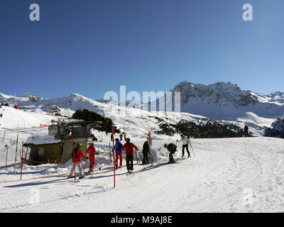 La svizzera di sci e snow-sport legato resort di St Luc e Chandolin in Vallese Svizzera Foto Stock