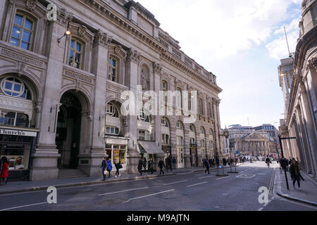 Vista di Threadneedle Street nella città di Londra, Regno Unito Foto Stock