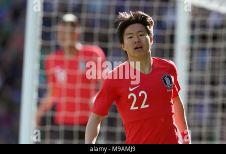 La Corea del Sud le Chang-Hoon Kwon celebra il punteggio al suo fianco il secondo obiettivo del gioco durante la international amichevole al Windsor Park di Belfast. Foto Stock