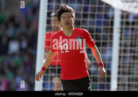 La Corea del Sud le Chang-Hoon Kwon celebra il punteggio al suo fianco il secondo obiettivo del gioco durante la international amichevole al Windsor Park di Belfast. Foto Stock