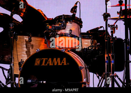 Close-up di un "Tama " Kit del tamburo, il tamburo è un membro del gruppo di percussioni di strumenti musicali Foto Stock