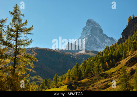 Beauriful autunno Cervino, uno dei più celebri il picco nelle Alpi Foto Stock