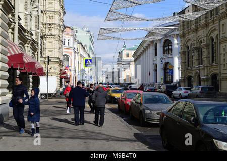 Mosca, Russia - marzo 17. 2018. Ilyinka è una delle più vecchie strade di Mosca. Foto Stock