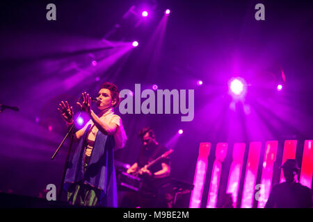 Londra, UK, 28 novembre 2014, Cornelia canta al concerto finale di 'nord frontiere' album tour presso l'Hotel Alexandra Palace. Mariusz Goslicki/Alamy Foto Stock