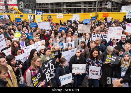 Londra, Regno Unito. Il 24 marzo 2018. Esterno della nuova ambasciata degli Stati Uniti a Vauxhall, Londra Sud Credito: Raymond codolo/Alamy Live News Foto Stock