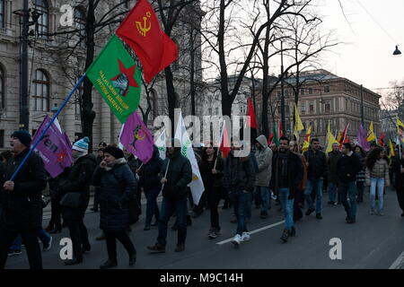 Vienna, Austria. Marzo 24, 2018. La dimostrazione delle organizzazioni curde in occasione del "mondo Afrin giorno": Curdi manifestare contro l'invasione dell'esercito turco in Afrin. Credito: Franz Perc / Alamy Live News Foto Stock