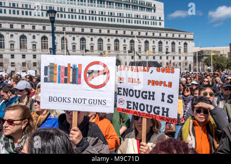 San Francisco, Stati Uniti d'America. Il 24 marzo 2018. Marzo per la nostra vita rally e da marzo a chiamata per il controllo dell'arma e la fine della violenza pistola. Shelly Rivoli/Alamy Live News Foto Stock