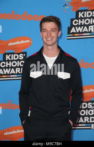 Inglewood, ca. 24 Mar, 2018. Patrick Schwarzeneggerattends Nickelodeon's 2018 Kids' Choice Awards presso il Forum su Marzo 24, 2018 a Inglewood, California Credit: Faye Sadou/media/punzone Alamy Live News Foto Stock