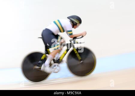 Rio De Janeiro, Brasile. 24 Mar, 2018. Emily Petricola dell Australia compete durante la donna C4 3km inseguimento individuale medaglia d oro finale del 2018 Para-pista ciclabile nel campionato del mondo presso il Parco Olimpico velodrome in barra, Rio de Janeiro, Brasile, il 24 marzo 2018. Emily era Petricola defeafed da Shawn Morelli di gli Stati Uniti di prendere l'argento. Credito: Li Ming/Xinhua/Alamy Live News Foto Stock