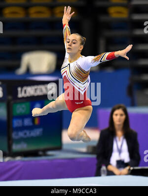 A Doha, capitale del Qatar. 24 Mar, 2018. Axelle Klinckaert del Belgio comeptes durante le donne esercizi a terra in finale alla undicesima figura di ginnastica artistica dei singoli apparecchi di Coppa del Mondo a Doha, capitale del Qatar, il 24 marzo 2018. Credito: Nikku/Xinhua/Alamy Live News Foto Stock