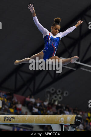 A Doha, capitale del Qatar. 24 Mar, 2018. Melanie de Jesus dos Santos di Francia compete durante le donne del saldo finale del fascio a xi figura di ginnastica artistica dei singoli apparecchi di Coppa del Mondo a Doha, capitale del Qatar, il 24 marzo 2018. Melanie de Jesus dos Santos rivendicato il titolo con 13.933 punti. Credito: Nikku/Xinhua/Alamy Live News Foto Stock