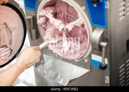 Pulizia gelatiera macchina Foto Stock