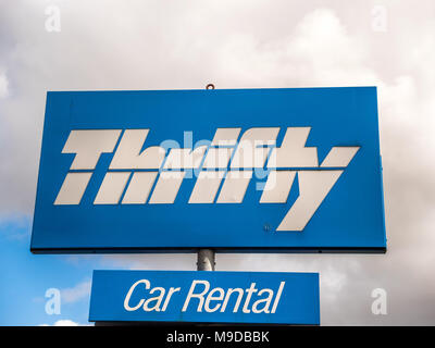 Northampton REGNO UNITO 16 Marzo 2018: Thrifty Car Van Affitti segno logo stand Foto Stock