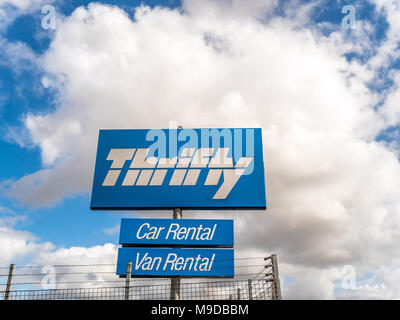 Northampton REGNO UNITO 16 Marzo 2018: Thrifty Car Van Affitti segno logo stand Foto Stock