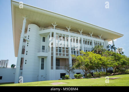 Darwin,Nord del territorio,Australia-March 18,2018: la Casa del Parlamento architettura in una giornata chiara a Darwin, in Australia Foto Stock