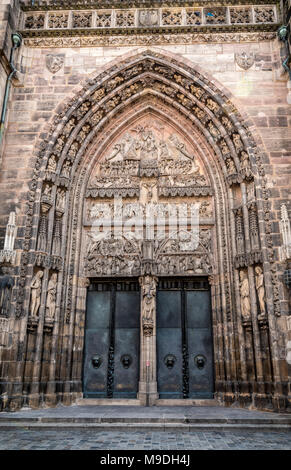 Portale ovest Porta di San Lorenzo Chiesa - Norimberga Foto Stock