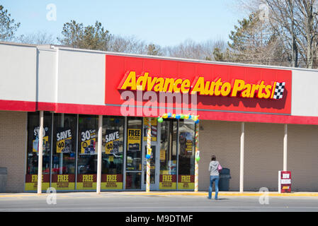 Un anticipo di parti di ricambi auto store in Gloversville, NY USA Foto Stock