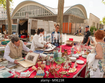 Mercato delle pulci per motivi di Les Halles, Le Havre, Normandia, Francia Foto Stock