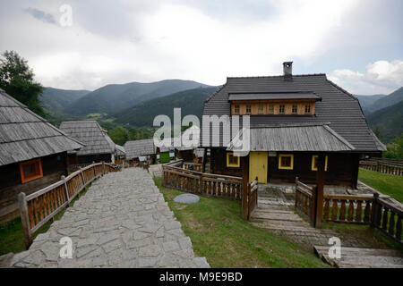 Drvengrad (Küstendorf), Mokra Gora, Serbia Foto Stock