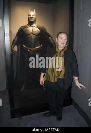 London Premiere del 'DC mostra: Alba di super eroi", una mostra unica presentata da con DC Entertainment e Warner Bros Prodotti di consumo in collaborazione con Art Ludique-Le Musée. Apertura il 23 febbraio presso l'O2, Londra, questa one-of-a-kind mostra DC celebra la ricca storia e mitologia unica e iconico super eroi e super cattivi come Superman, Batman e Wonder Woman e il burlone. 'DC mostra: Alba di super eroi' offre più di 200 originali pagine di fumetti, circa 300 bozzetti preparatori e opere d'arte di concetto per il cinema, insieme con 45 costumi originali, mod Foto Stock