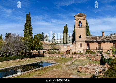 Convento de San Francisco (ora un Parador Nacional) nell'Alhambra di Granada, Andalusia, Spagna Foto Stock