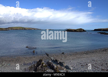 Entrata al porto di castlehaven e la campagna circostante West Cork, Irlanda. Foto Stock
