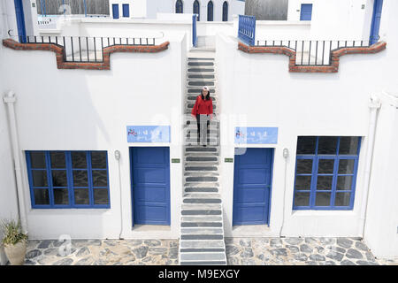 Hefei, cinese della provincia di Anhui. 25 Mar, 2018. Una ragazza visiti la città della musica in Sanshigang township di Hefei, Cina orientale della provincia di Anhui, Marzo 25, 2018. Credito: Zhang Duan/Xinhua/Alamy Live News Foto Stock