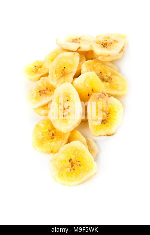 Cumulo di Banane essiccate chips snack su sfondo bianco Foto Stock
