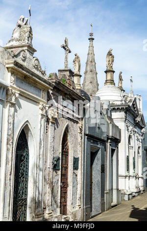 Buenos Aires Argentina, Cementerio de la Recoleta Cemetery, storico, statue di tombe, mausolei, marmo, ispanico, ARG171128215 Foto Stock