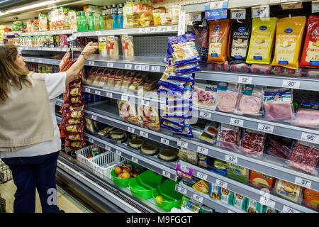 Buenos Aires Argentina, Microcentro, Carrefour Express negozio di alimentari supermercato convenienza, adulti adulti donna donna donna donna donna donna donna donna donna, interno, d Foto Stock