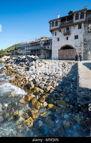 Xenophontos monastero sulla costa sud-occidentale della penisola di Athos, Macedonia, Grecia settentrionale Foto Stock