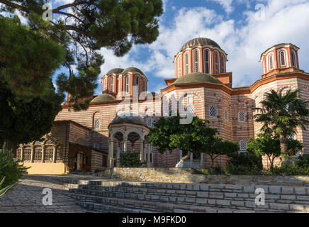 La nuova chiesa, katholikon, costruito nel 1820, al monastero Xenophontos sulla costa sud ovest della penisola di Athos, Macedonia, Grecia settentrionale Foto Stock