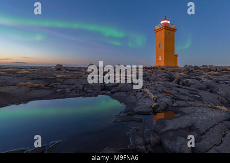 Faro Stafnes sotto le luci del nord Foto Stock